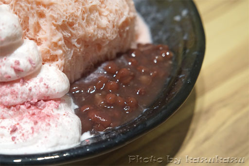 東京都渋谷区原宿に構えるアイスモンスター表参道店の桜ミルクかき氷